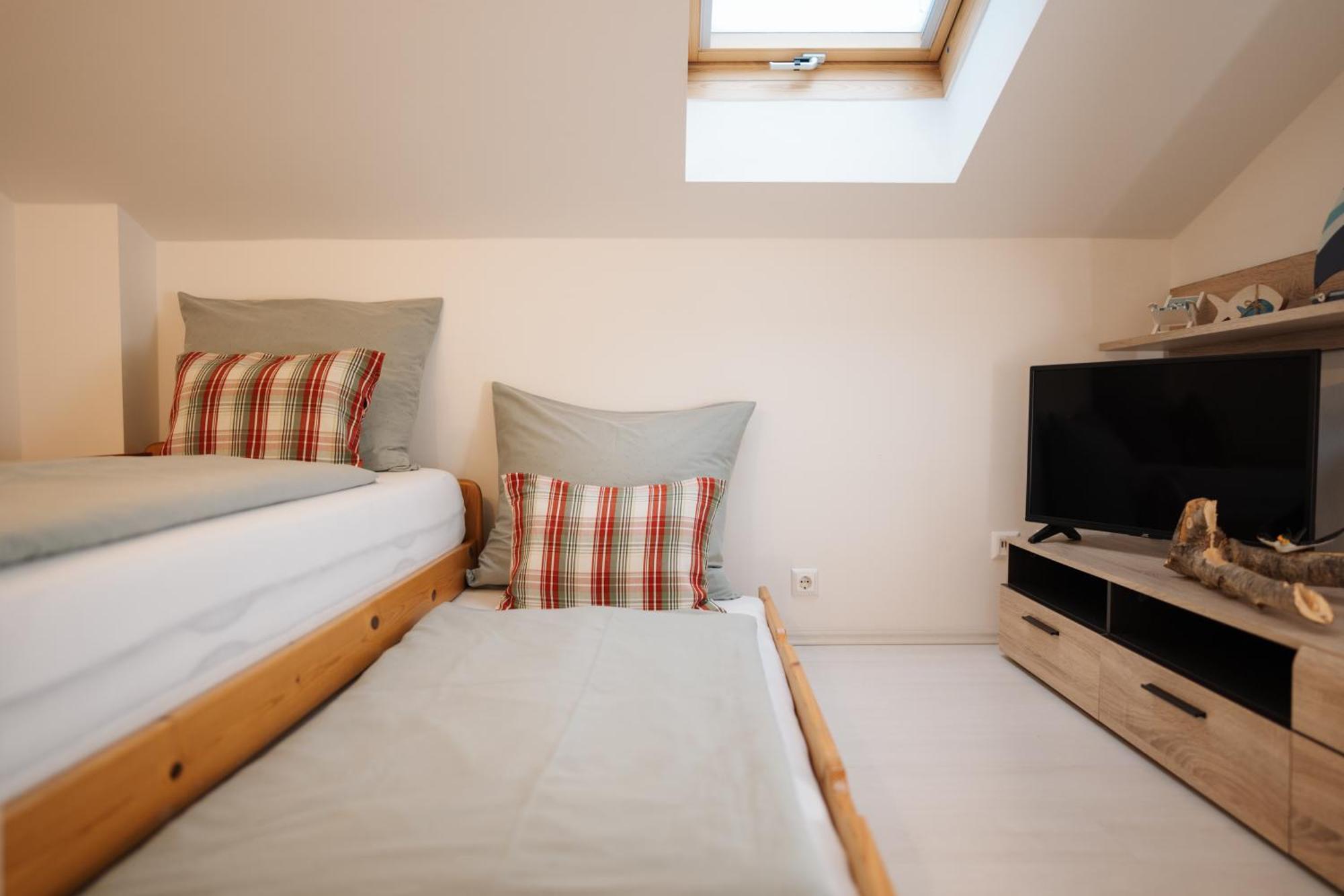 Schwalbennest Velden Apartment เวลเดน อัม เวิร์ทเทอร์ซี ภายนอก รูปภาพ