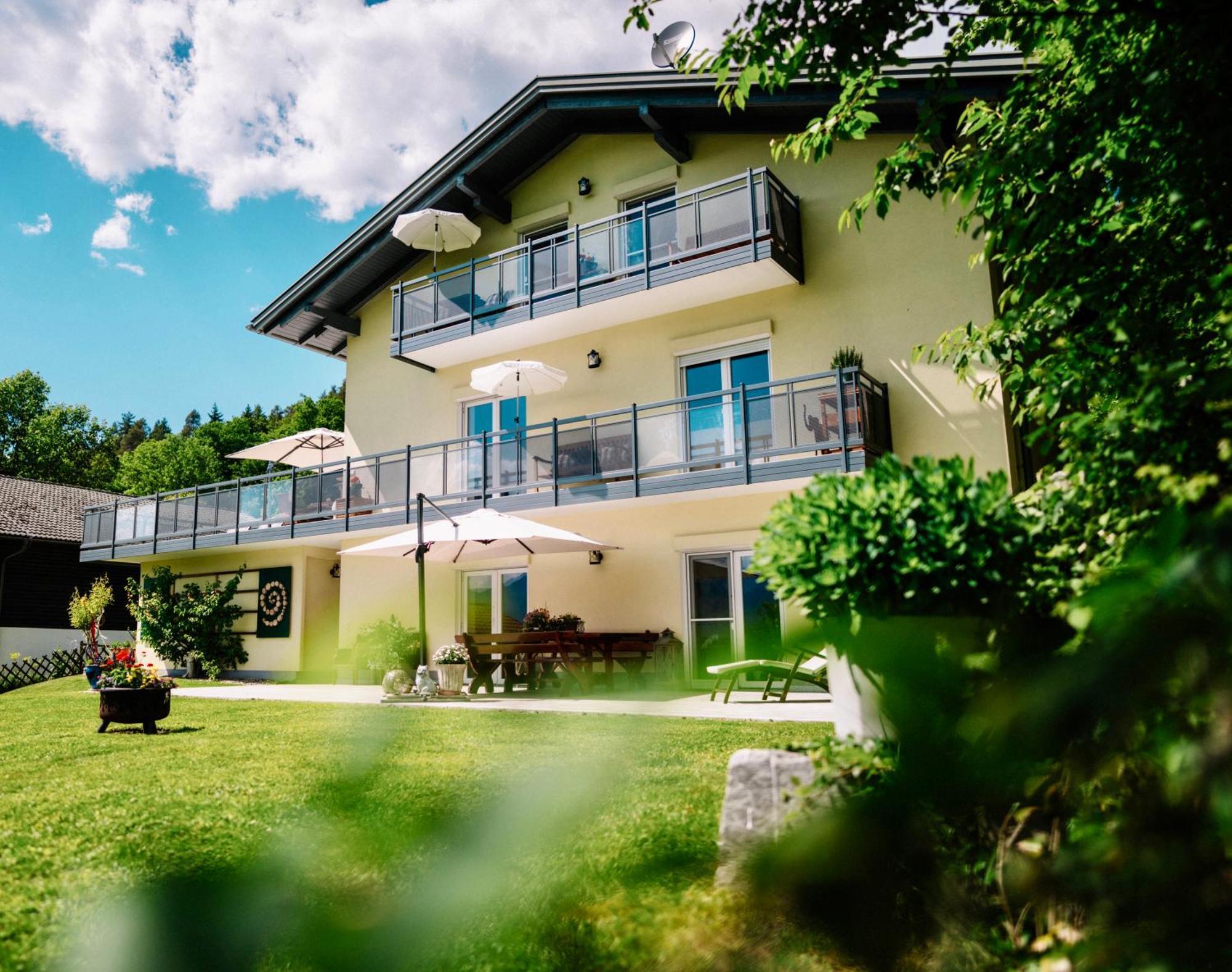 Schwalbennest Velden Apartment เวลเดน อัม เวิร์ทเทอร์ซี ภายนอก รูปภาพ
