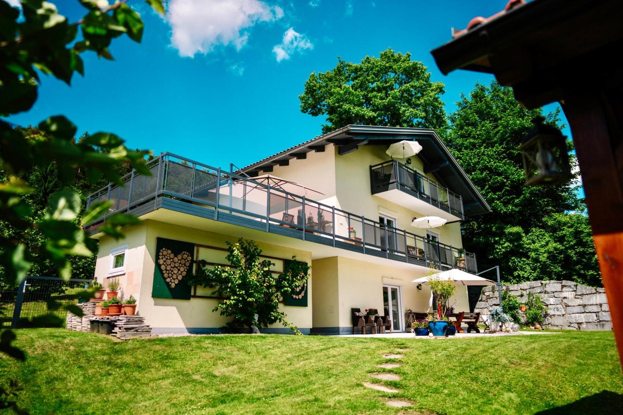 Schwalbennest Velden Apartment เวลเดน อัม เวิร์ทเทอร์ซี ภายนอก รูปภาพ